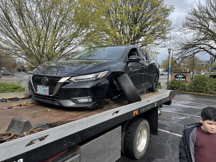 Damaged Nissan on Otto Kings flatbed